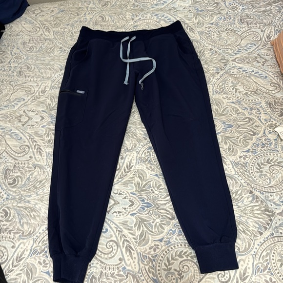 Code Nxt L Scrub top and XL Scrub bottom jogger style - Picture 3 of 5